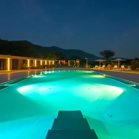 Hotel Secret Garden & 2*
