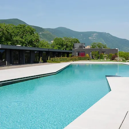 Hotel Secret Garden & 2*