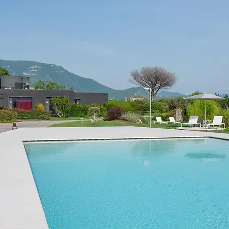 Secret Garden & Hotel 2*
