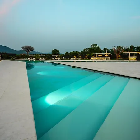 Hotel Secret Garden & 2*