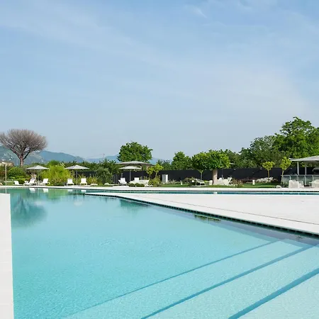 Secret Garden & Hotel 2*