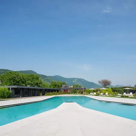 Secret Garden & Hotel 2*