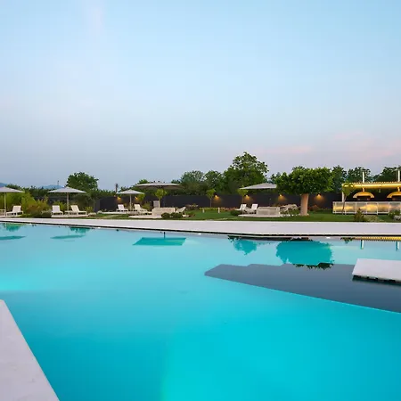 Secret Garden & Hotel 2*