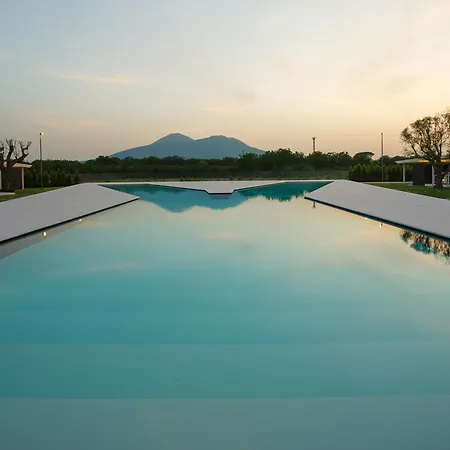Secret Garden & Hotel 2*