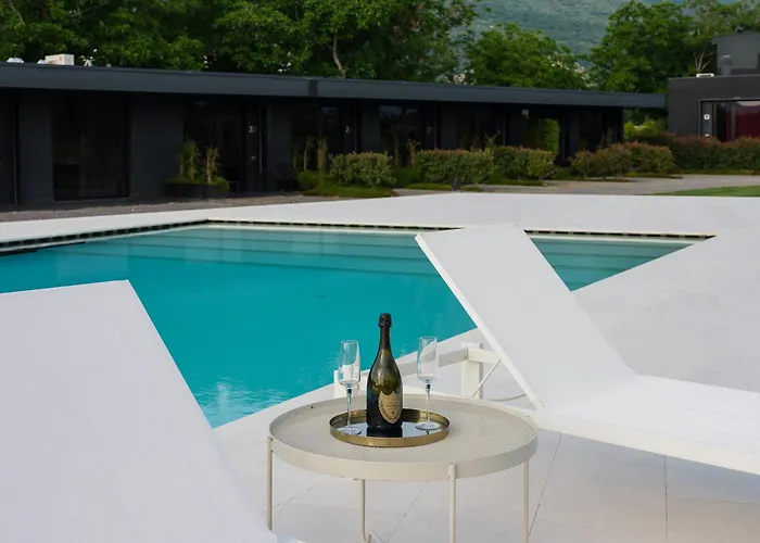 Secret Garden & Szálloda 2*